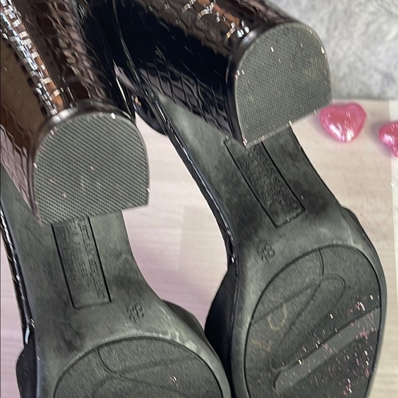 Christian Siriano Black Heels with Pointed Toe and Ankle Strap - Picture 9 of 9